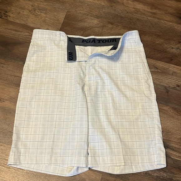 PGA Tour Shorts Waist Size 32 - Picture 1 of 4